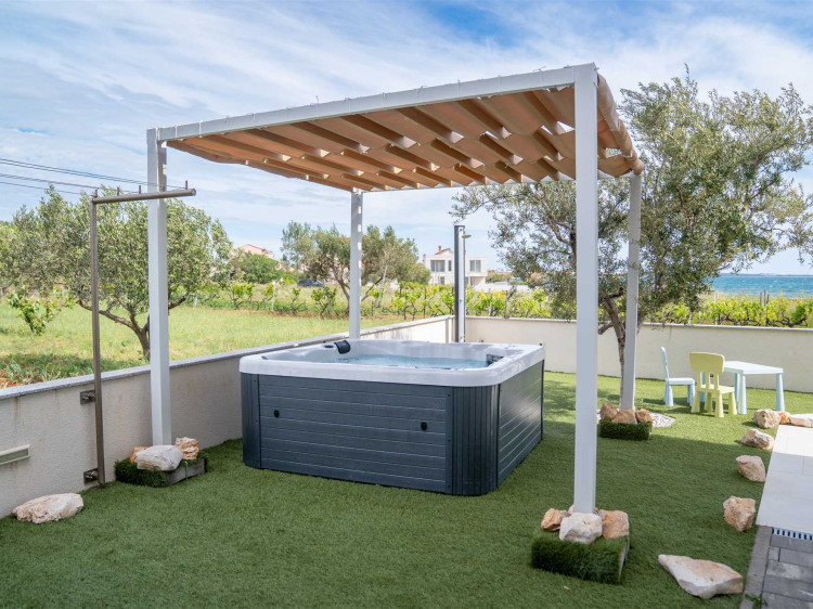CROWONDER Beachfront Reiterer Villa V3 with Jacuzzi