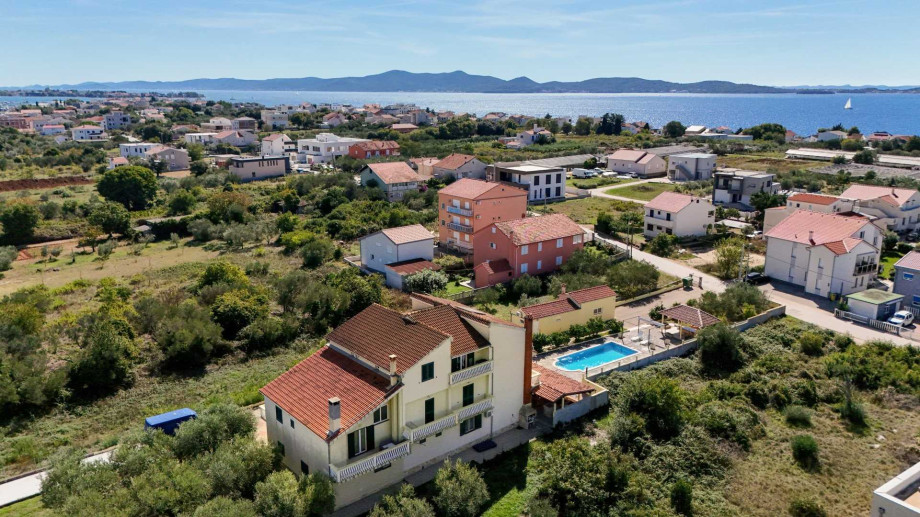 CROWONDER Sun & Fun Apartaments with Swimming Pool- Apartment Sunny Morning for 10 people