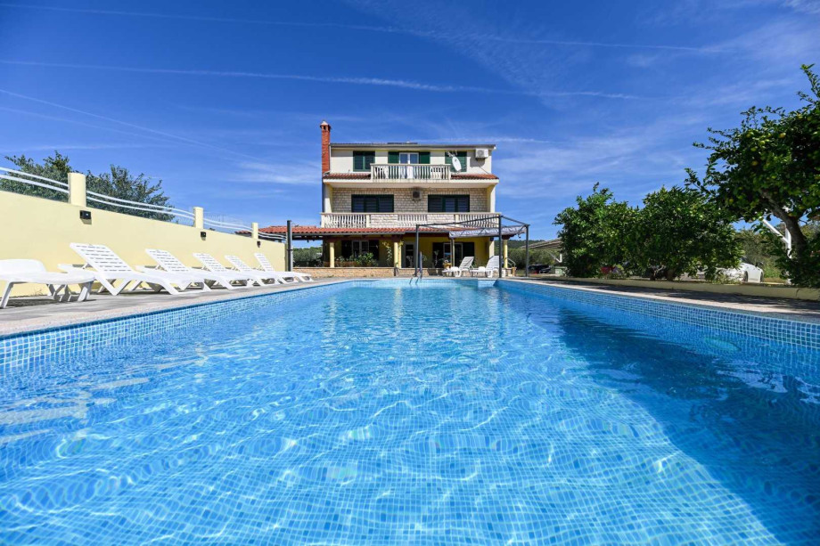 CROWONDER Sun & Fun Apartaments with Swimming Pool- Apartment Sunny Morning for 10 people