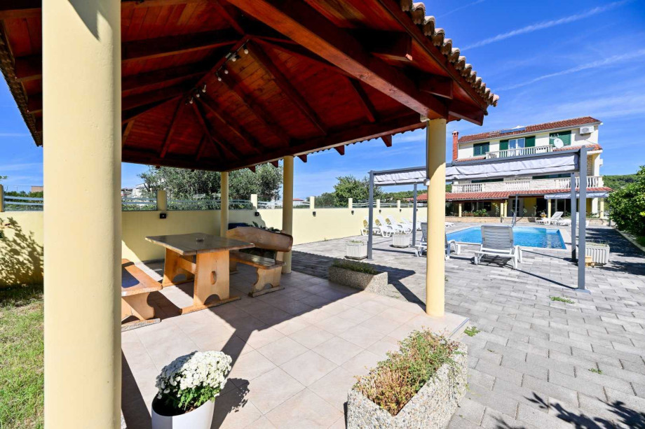 CROWONDER Sun & Fun Apartaments with Swimming Pool- Apartment Sunny Morning for 10 people