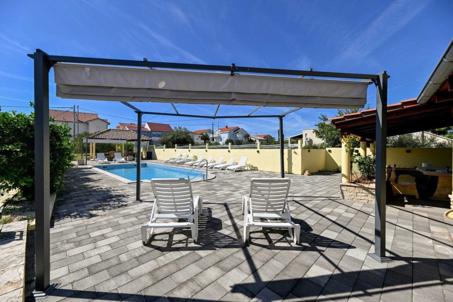 CROWONDER Sun & Fun Apartaments with Swimming Pool- Apartment Sunny Morning for 10 people