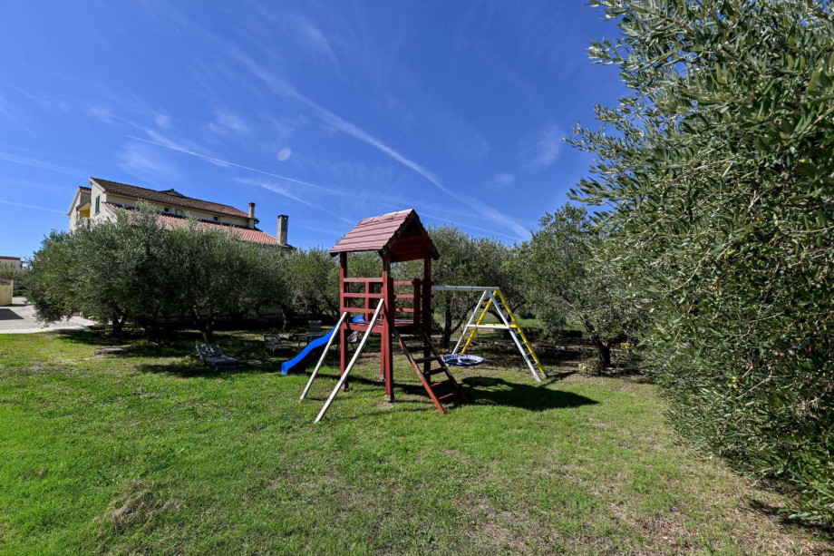 CROWONDER Sun & Fun Apartaments with Swimming Pool- Apartment Sunny Morning for 10 people