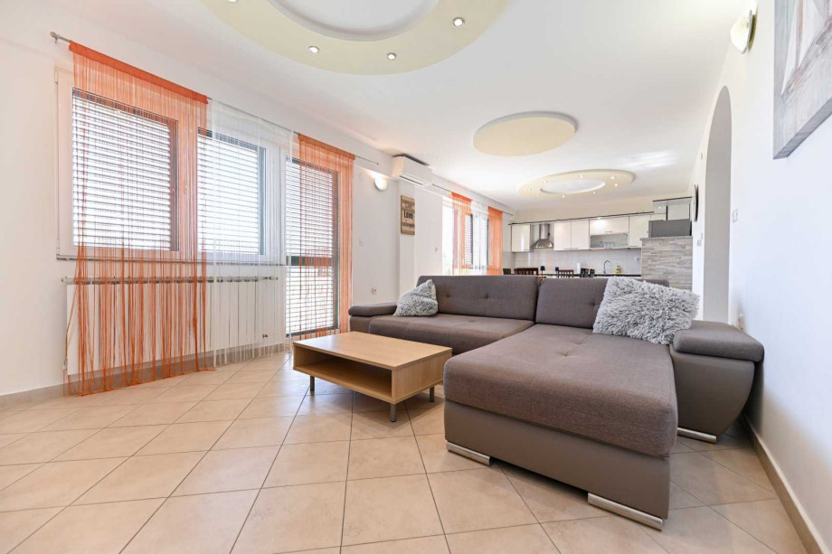 CROWONDER Sun & Fun Apartaments with Swimming Pool- Apartment Sunny Morning for 10 people
