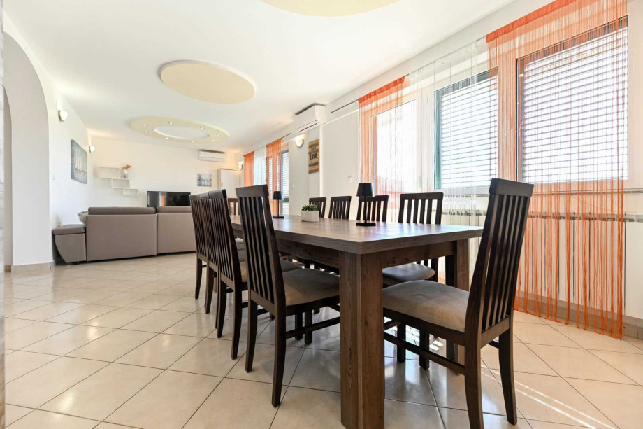 CROWONDER Sun & Fun Apartaments with Swimming Pool- Apartment Sunny Morning for 10 people