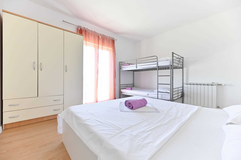 CROWONDER Sun & Fun Apartaments with Swimming Pool- Apartment Sunny Morning for 10 people