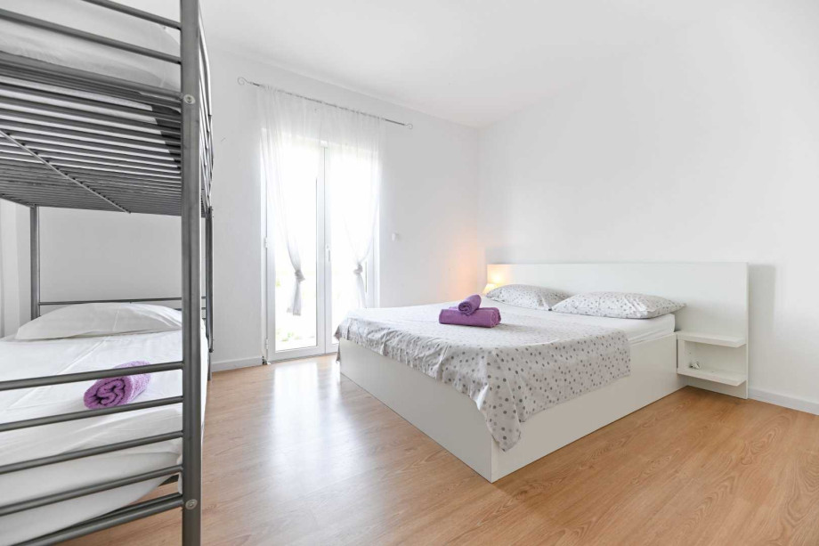 CROWONDER Sun & Fun Apartaments with Swimming Pool- Apartment Sunny Morning for 10 people