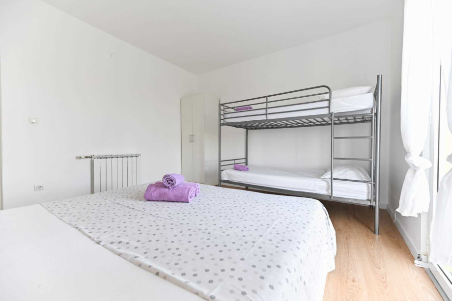 CROWONDER Sun & Fun Apartaments with Swimming Pool- Apartment Sunny Morning for 10 people