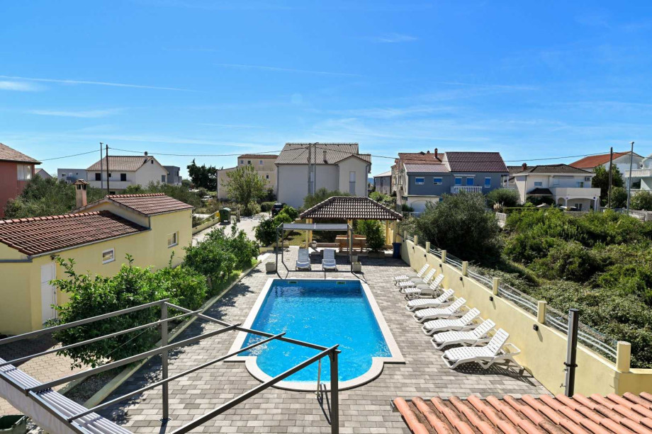 CROWONDER Sun & Fun Apartaments with Swimming Pool- Apartment Sunny Morning for 10 people