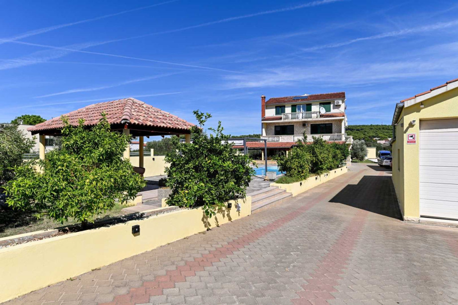 CROWONDER Sun & Fun Apartaments with Swimming Pool- Apartment Sunny Morning for 10 people