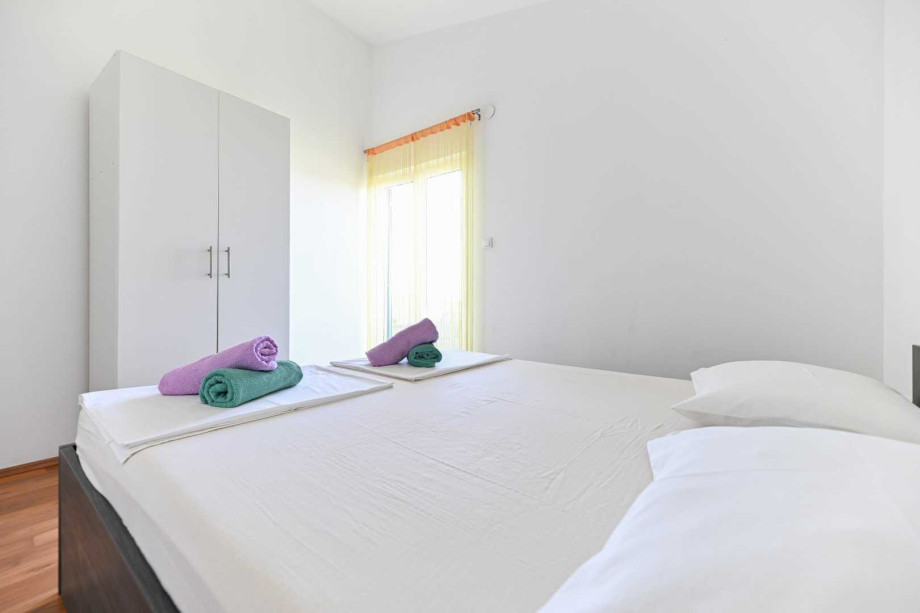 CROWONDER Sun & Fun Apartments with pool - Blue Sky Apartment for 4 people