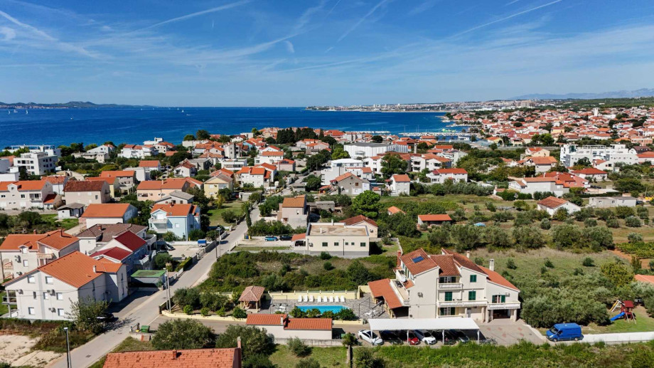 CROWONDER Sun & Fun Apartments with pool - Blue Sky Apartment for 4 people