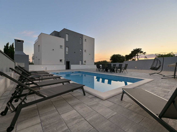 CROWONDER Apartment M&M Sky View with Swimming Pool A1